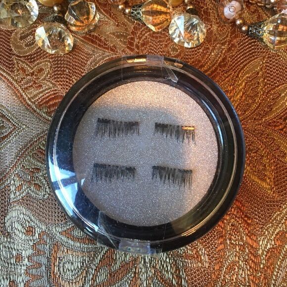 🎃 - MAGNETIC EYELASHES - new & sealed! - Picture 5 of 12